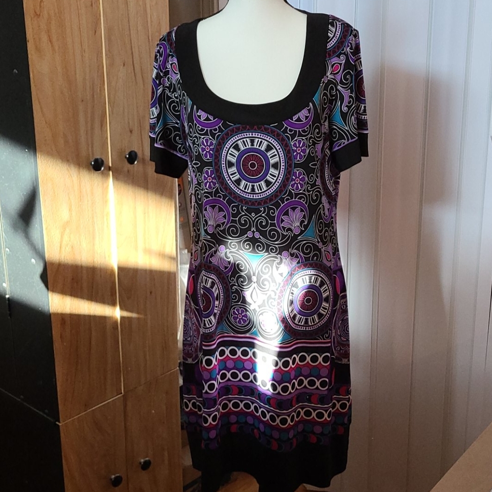 Knee length short sleeve dress